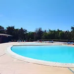 Relax Pool - Free Parking Garage Apartment