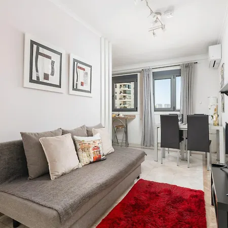 Relax Pool - Free Parking Garage Apartment *