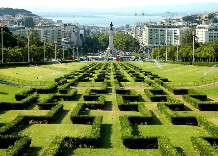 Relax Pool - Free Parking Garage Apartment Lisbon