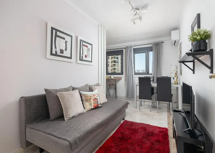 Apartment Relax Pool - Free Parking Garage