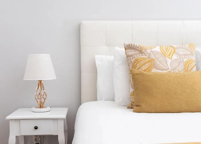 Relax Pool - Free Parking Garage *