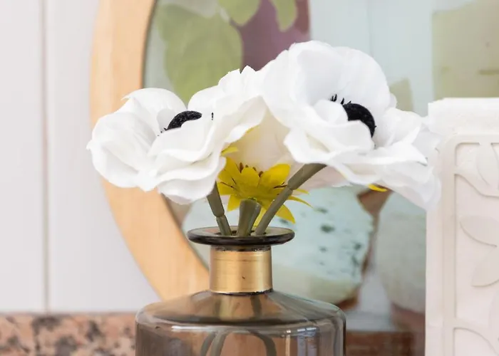 Relax Pool - Free Parking Garage