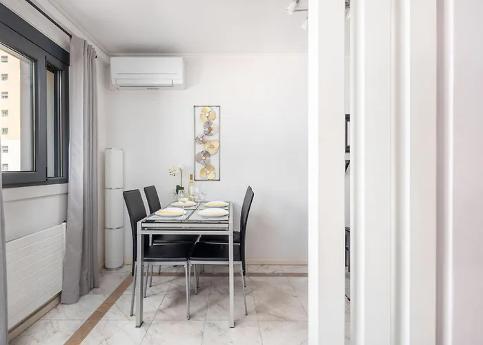 Relax Pool - Free Parking Garage