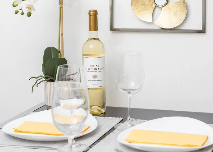 Relax Pool - Free Parking Garage Apartment *