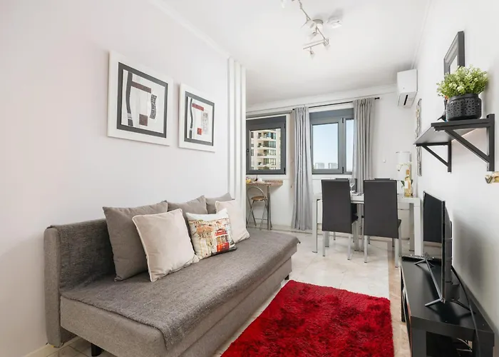 Relax Pool - Free Parking Garage Apartment *