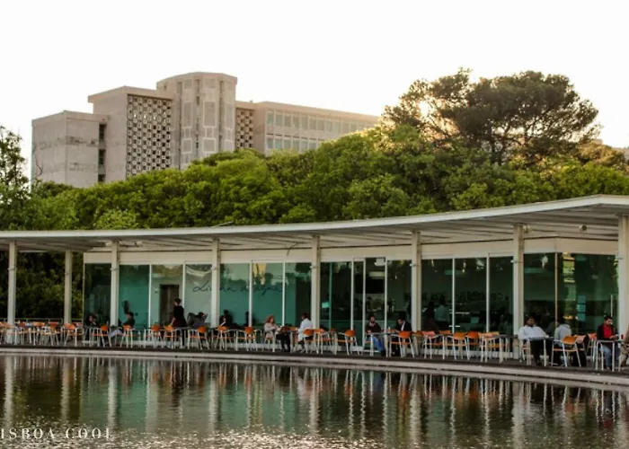 Relax Pool - Free Parking Garage Apartment